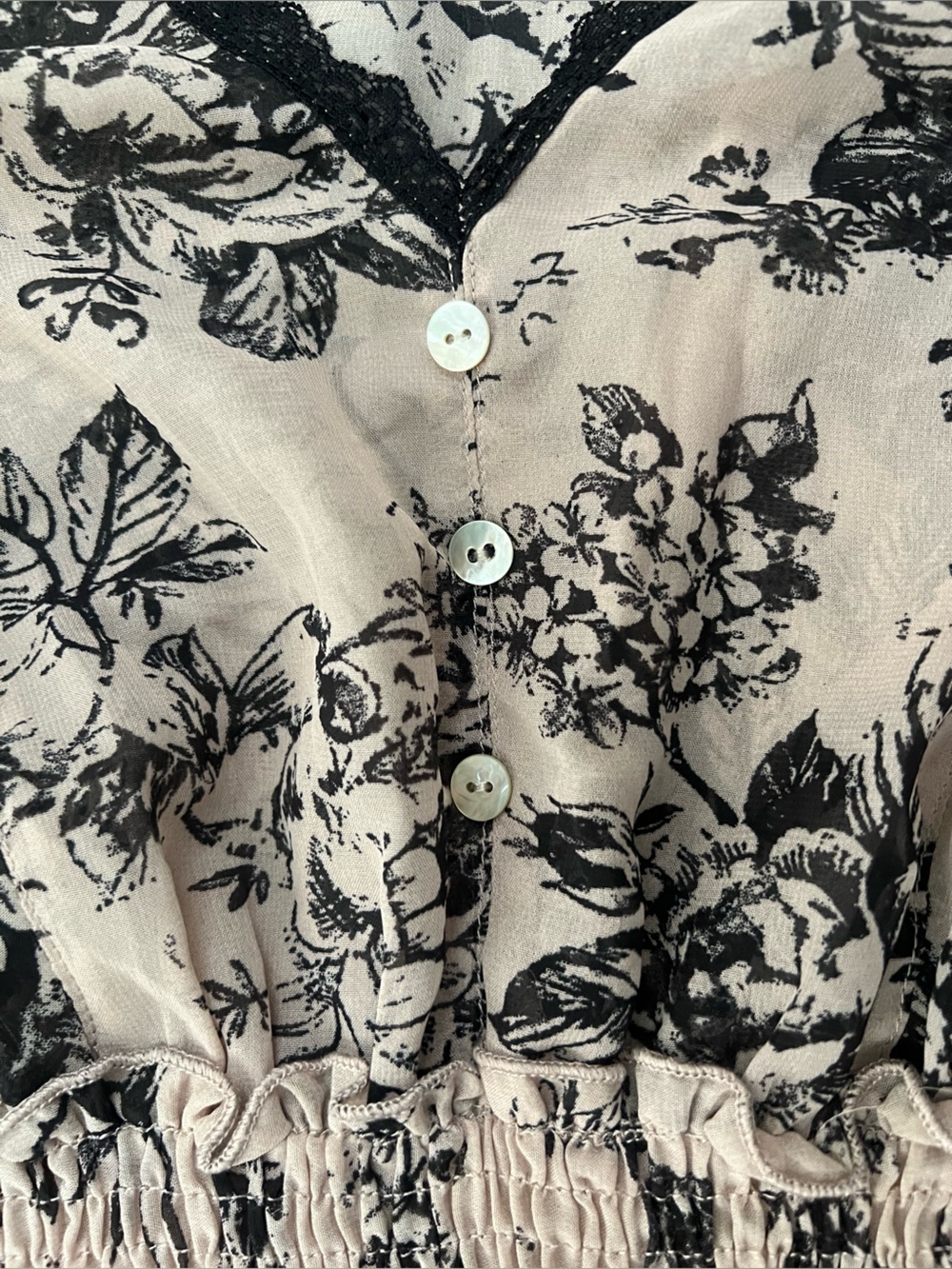 Kate & Lily Black Ivory Floral Smocked Waist Flutter Sleeve Maxi Dress Size 10 - Picture 10 of 13